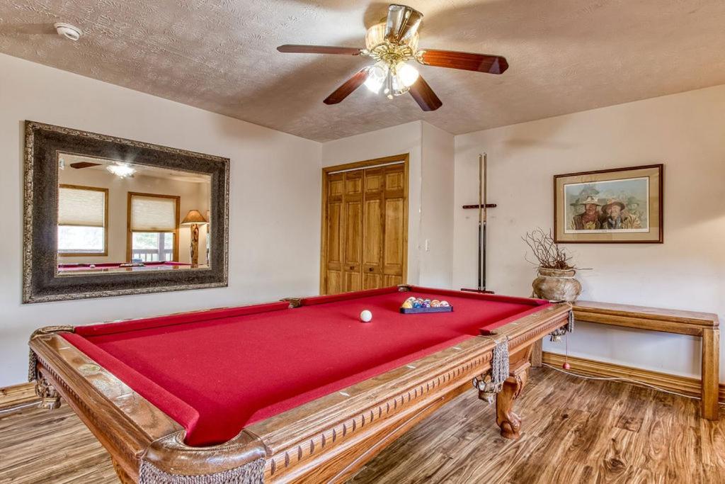 The Nuthouse Ii, Pool Table, Wifi, 1089 Free Tickets Each Paid Day, Dollywood And More Sevierville Room photo