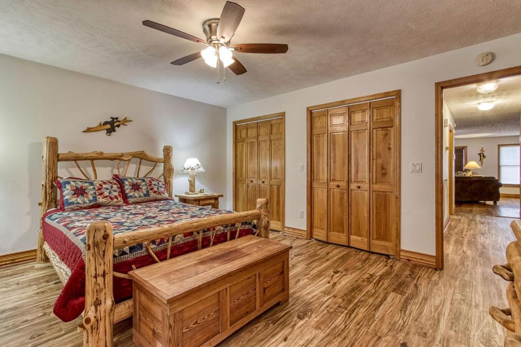 The Nuthouse Ii, Pool Table, Wifi, 1089 Free Tickets Each Paid Day, Dollywood And More Sevierville Room photo