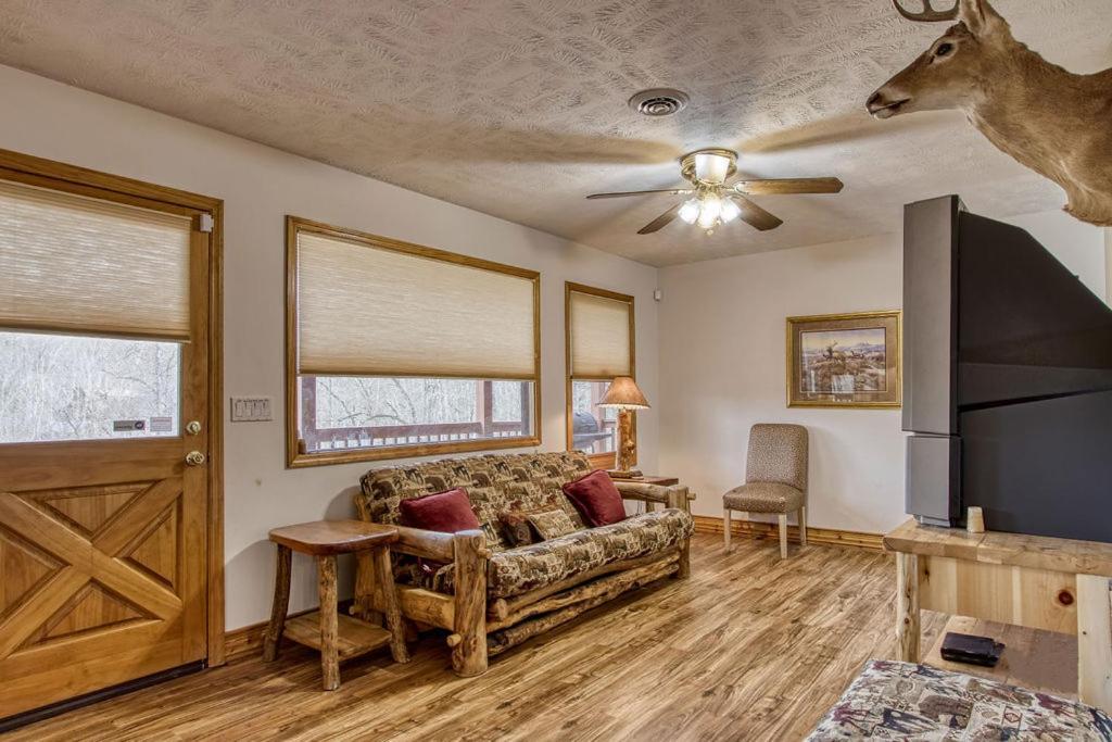 The Nuthouse Ii, Pool Table, Wifi, 1089 Free Tickets Each Paid Day, Dollywood And More Sevierville Room photo