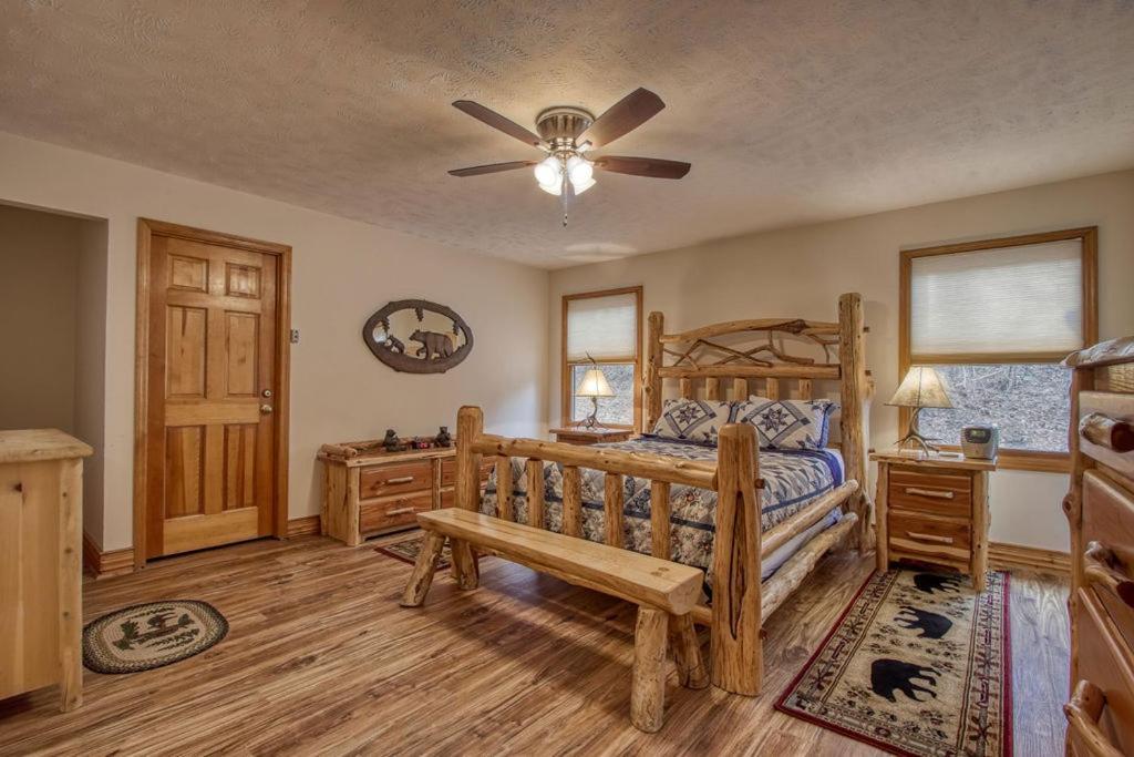 The Nuthouse Ii, Pool Table, Wifi, 1089 Free Tickets Each Paid Day, Dollywood And More Sevierville Room photo