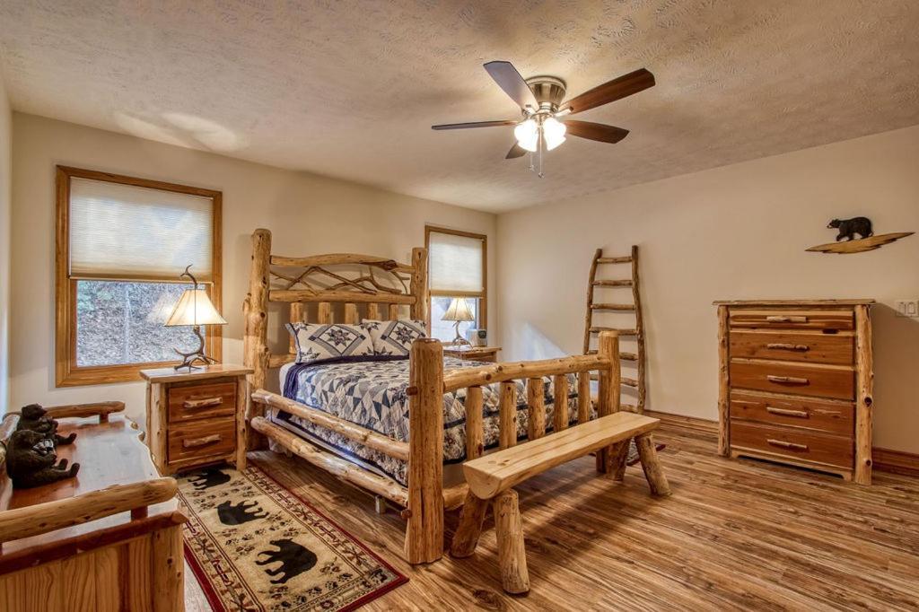 The Nuthouse Ii, Pool Table, Wifi, 1089 Free Tickets Each Paid Day, Dollywood And More Sevierville Room photo